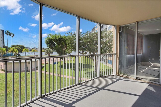 Building Photo - 1750 NE 191st St