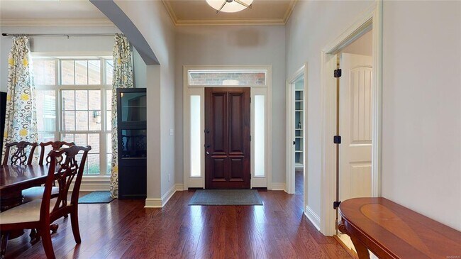 Building Photo - 9131 Thetford Way