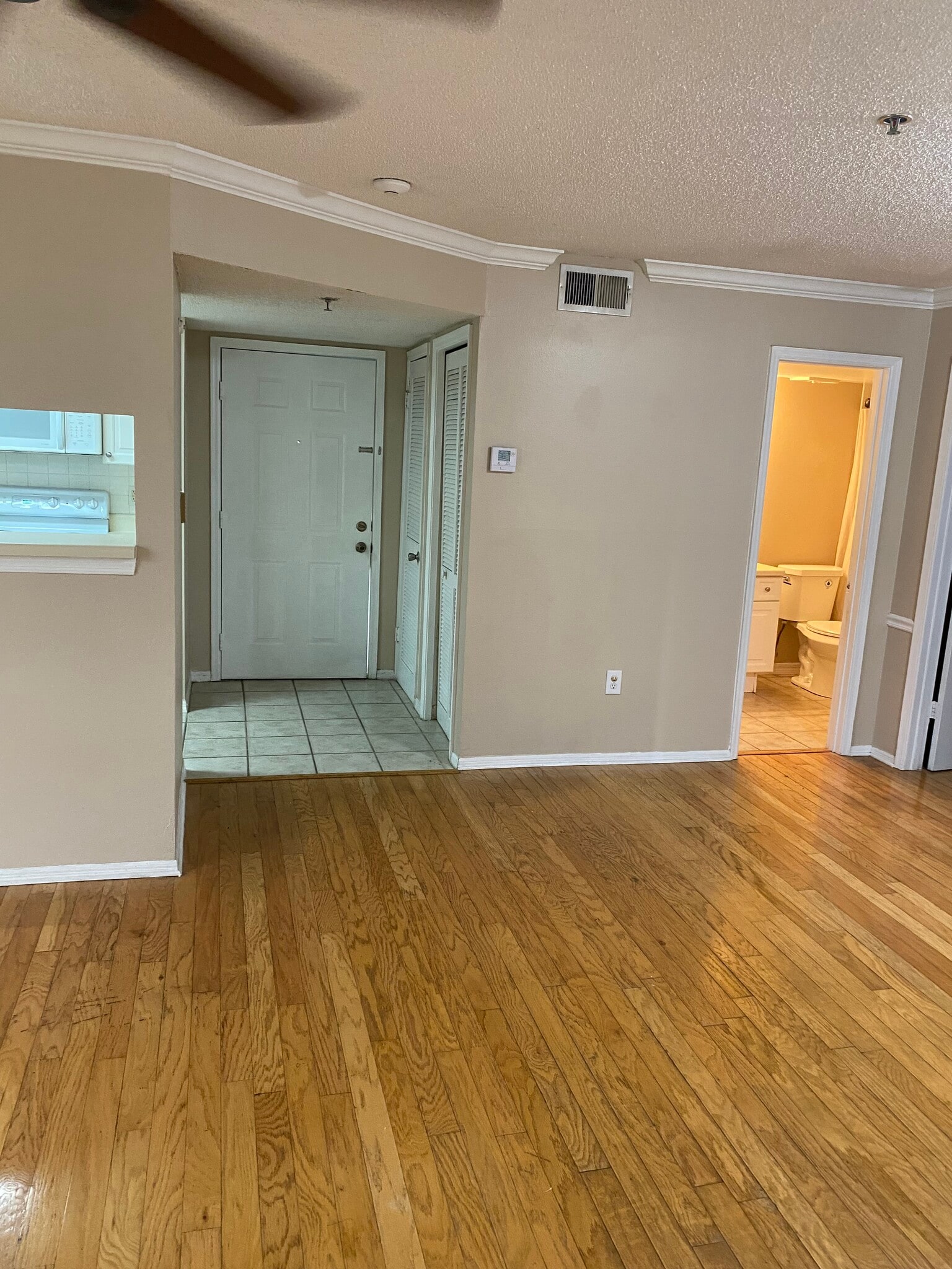 Building Photo - 1000 W Horatio St