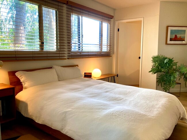 Building Photo - 2500 Abbot Kinney Blvd