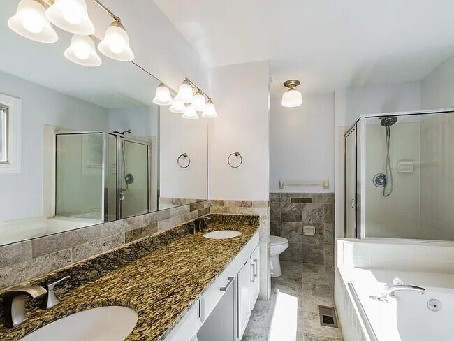 Building Photo - 4947 Clubgreen Summit