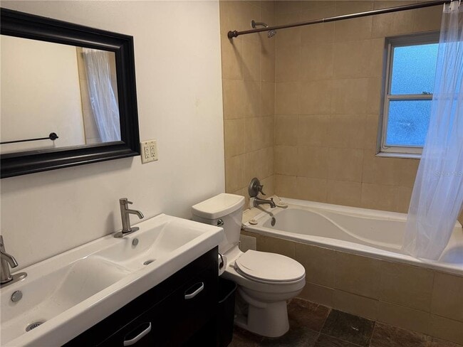 Building Photo - 2428 E Pershing Ave