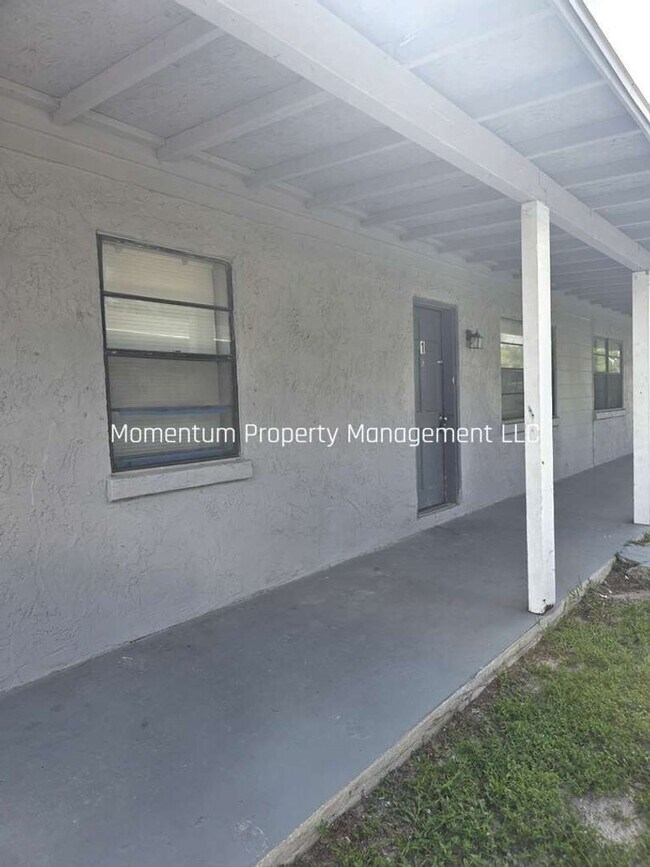 Building Photo - 2206 Lucerne Park Rd