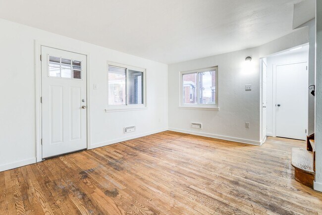 Building Photo - AVAILABLE JUNE 2026! - 2 Bedroom Suburban Vibes in the HEART of the City!!