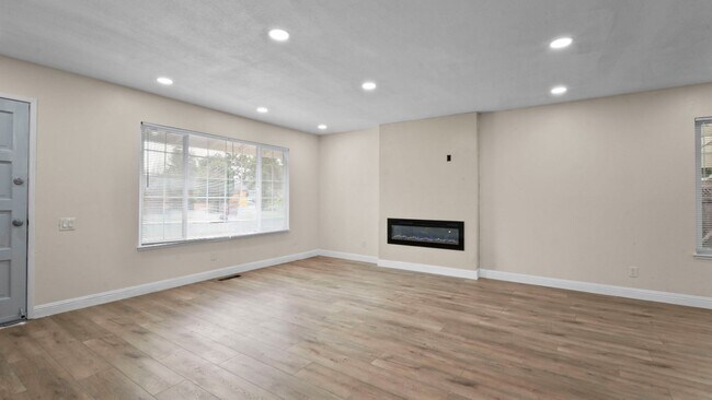 Building Photo - 493 Landsdown Cir