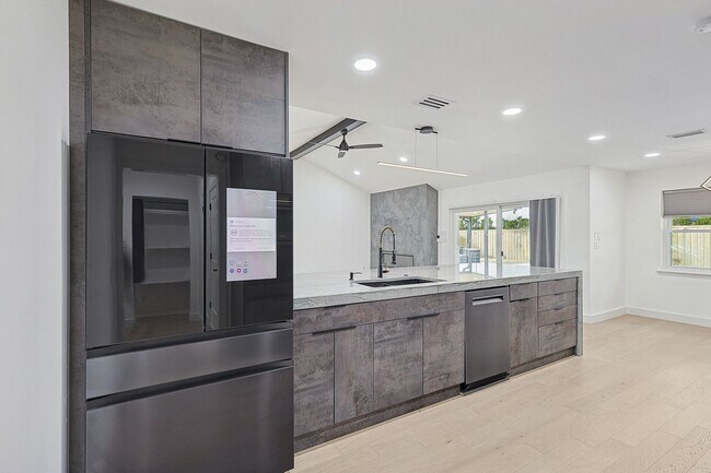 Building Photo - 12417 Quincy Ln