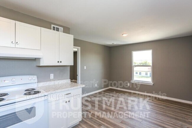 Building Photo - 501-504 Root Ave