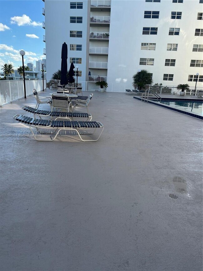 Building Photo - 111 Golden Isles Dr