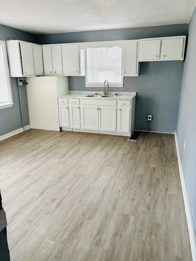 Building Photo - 1014 N Monroe Ave