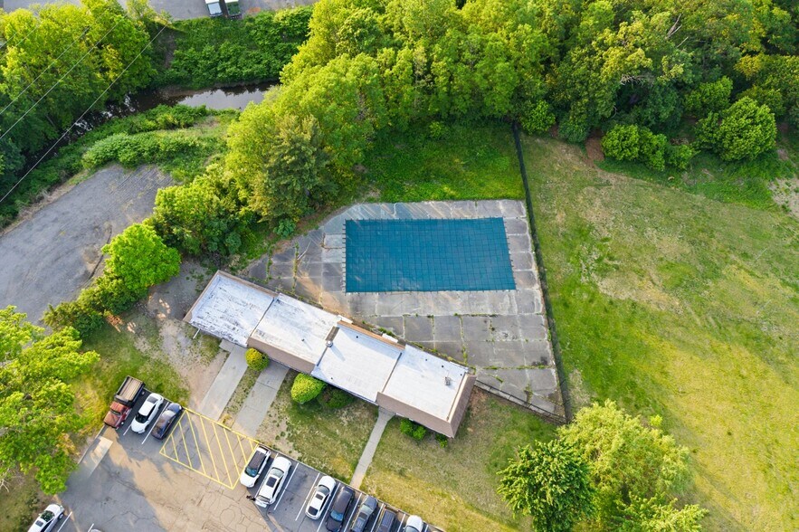 Building Photo - 491 College Dr