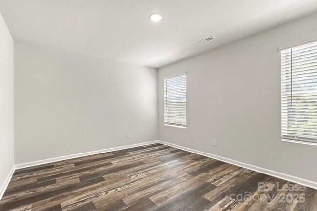 Building Photo - 117 Dogwood Vlg Trl