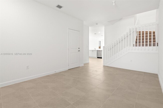 Building Photo - 2623 SE 25th Ter