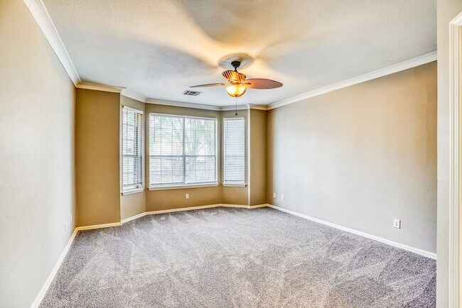 Building Photo - 3931 Echo Mountain Dr