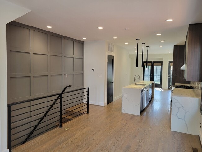 Building Photo - 724 Taylor St NW