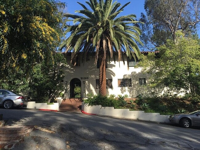 Primary Photo - 2130 Vista Del Mar St