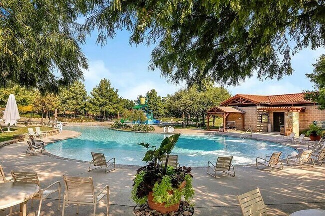 Building Photo - Luxury Living in HERITAGE! This is must se...