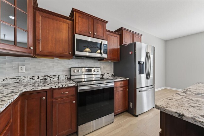 Building Photo - 3 Bedroom 3 1/2 Bath Pet Friendly Condo For Rent!