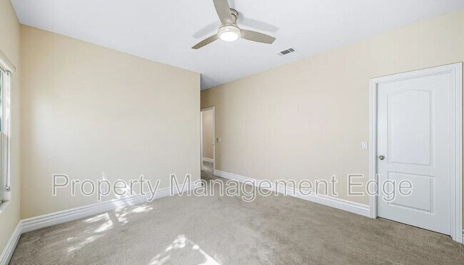 Building Photo - 1107 Las Flores Dr