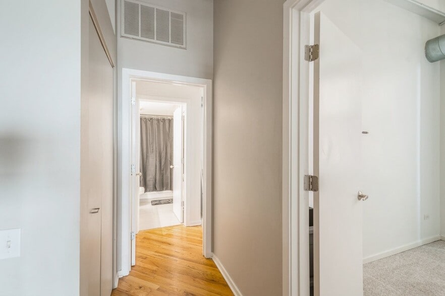 Building Photo - 500 S Clinton St