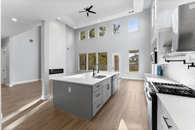 Building Photo - 7007 Longmire Cir