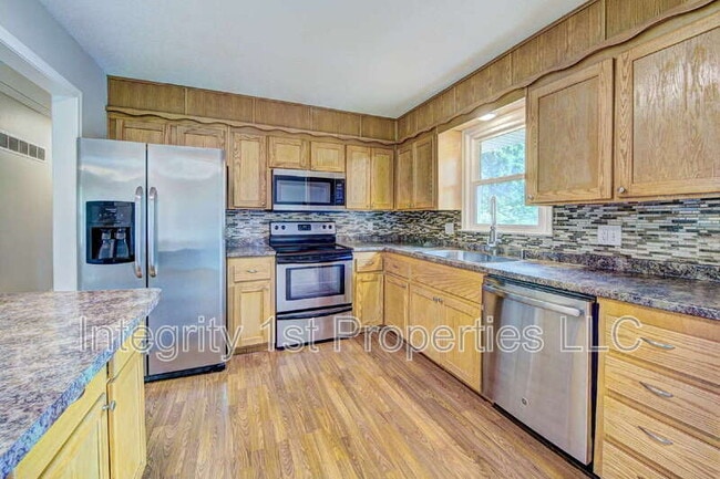 Building Photo - 6910 NW Belvidere Pkwy