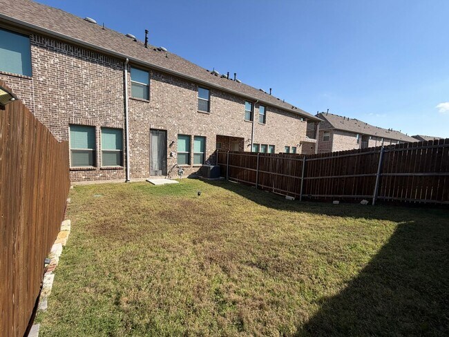 Building Photo - 624 Hutchinson Ln