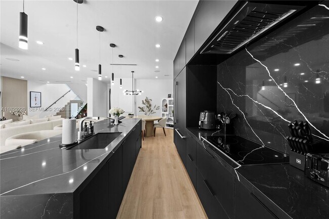 Building Photo - 550 NW 42nd St