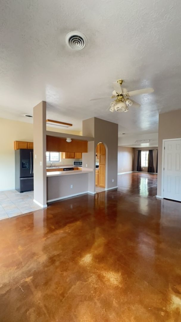 Building Photo - Beautiful 3 Bedroom Home 87402