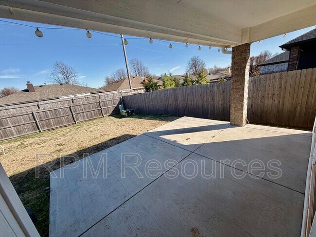 Building Photo - 412 Kearny Ln