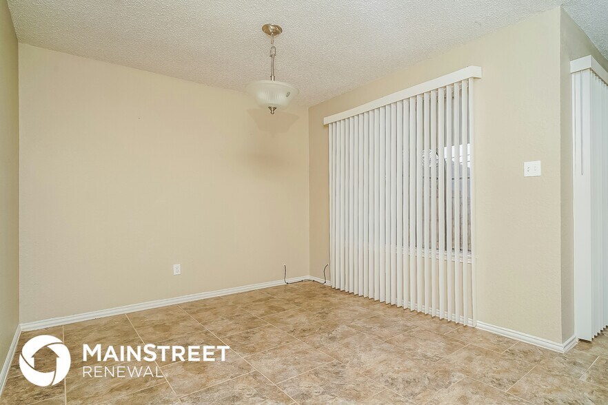 Building Photo - 4820 Crest Dr