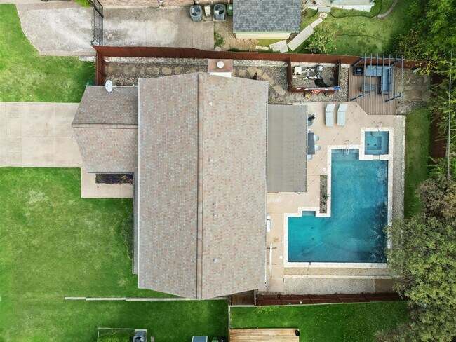 Building Photo - 6872 Greenleaf Dr