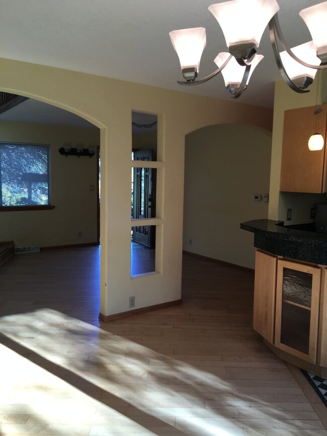 Building Photo - Lovely S. Boulder 5BD House on Open Space - Available June 1st!