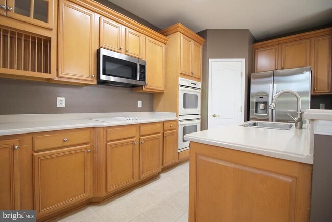 Building Photo - 40424 Milford Dr