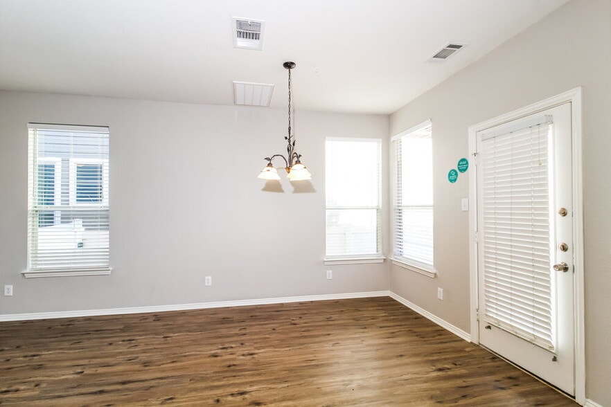 Building Photo - 9854 Cedarcrest Dr