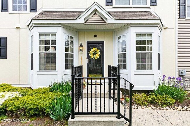 Building Photo - 10 Brookfield Dr