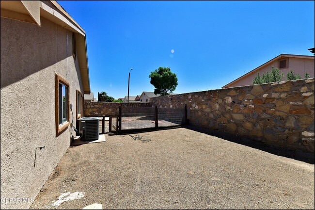 Building Photo - 12976 Enrique Gomez Dr