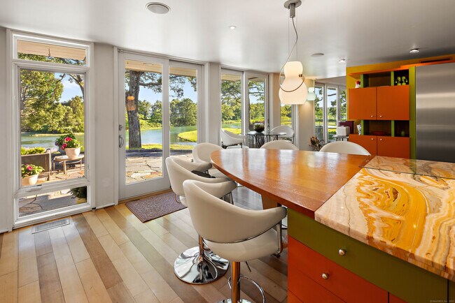 Building Photo - 11 Beachside Common