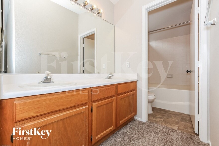 Building Photo - 1800 Navajo Lake Way