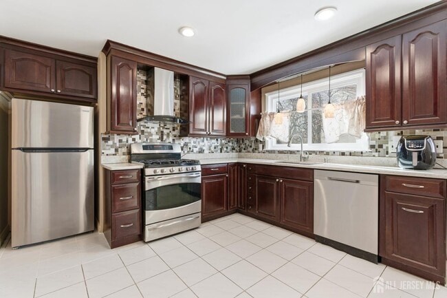 Building Photo - 219 Plainfield Rd