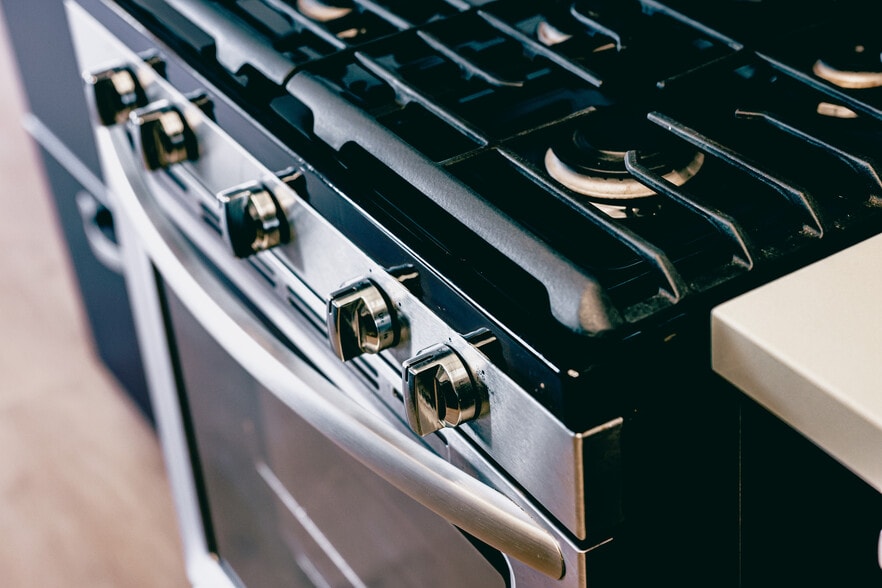 Beautiful brand new stainless steel stove - 10650 Holman Ave