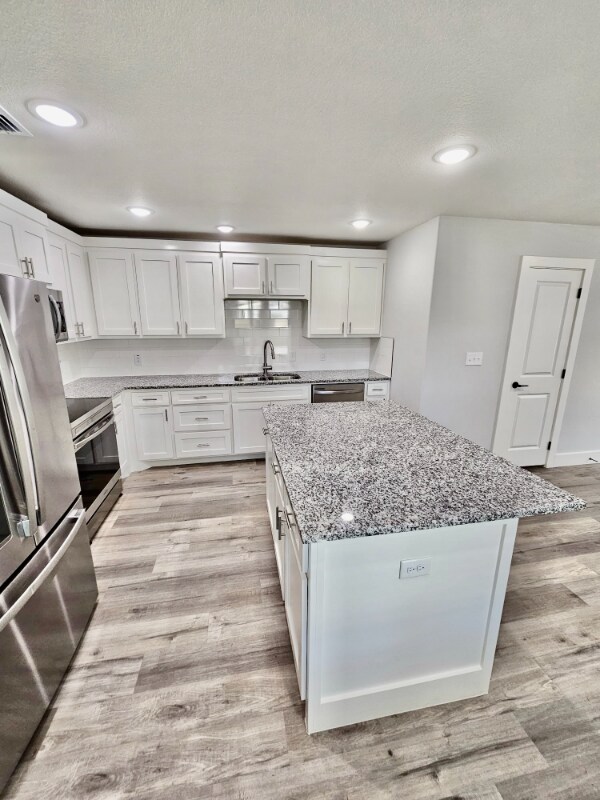 Building Photo - 220 W Bond St