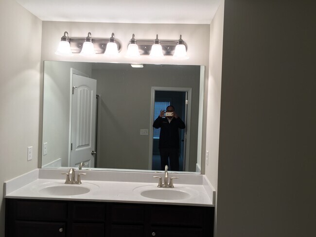 Building Photo - 1256 Elderwood Way