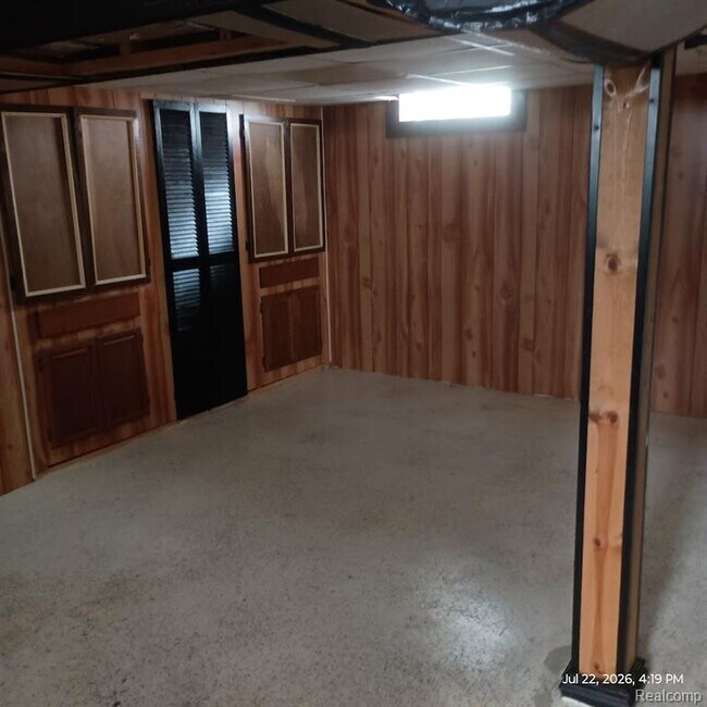 Building Photo - 25880 Groveland St