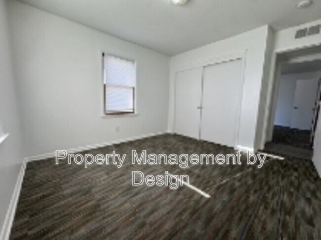 Building Photo - 1039 5th St