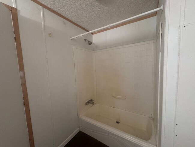 Building Photo - 5148 Hudson Dr