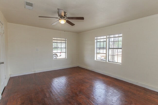 Building Photo - 1308 Mesquite St
