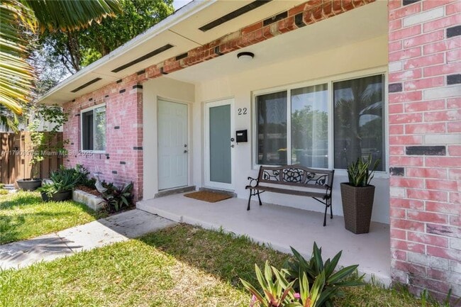 Building Photo - 2 bedroom in Dania Beach FL 33004
