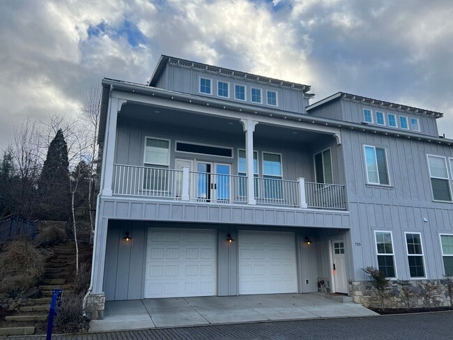 Building Photo - Beautiful, Custom home in the heart of Jacksonville | Available Now