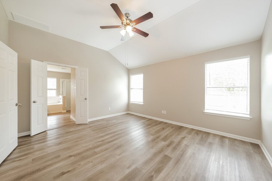 Building Photo - 200 N Crossing Trail