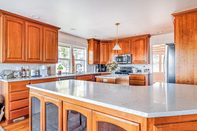 Building Photo - 2724 N Starr St